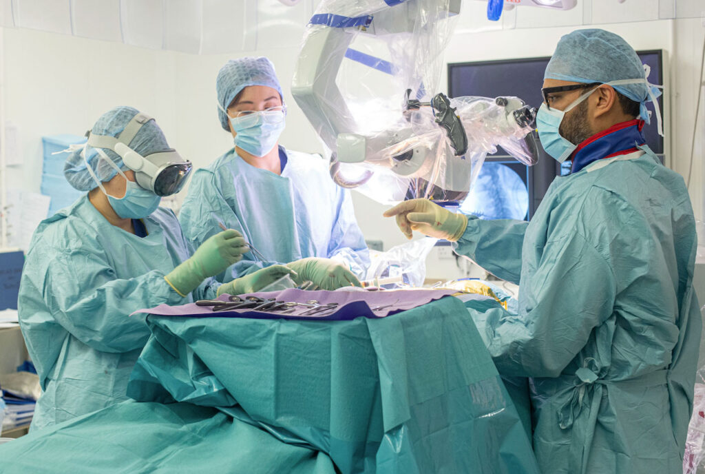 eXeX and Cromwell Hospital Pioneer the First Use of Apple Vision Pro in UK Surgery

