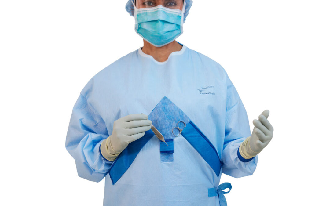 Cardinal Health SmartGown EDGE Breathable Surgical Gown with ASSIST Instrument Pockets